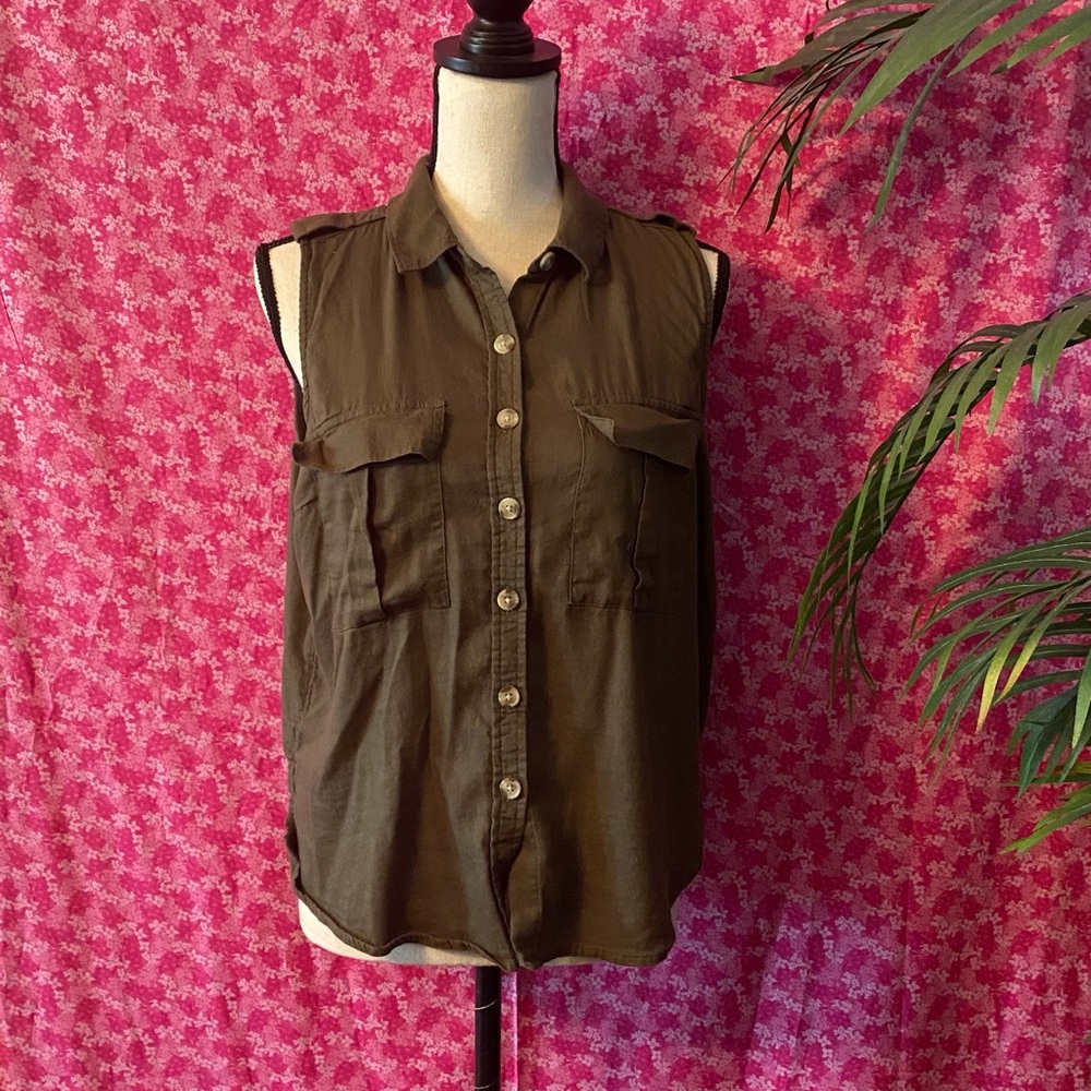 💛Army Green Jr Large Button Down Top - Picture 2 of 7